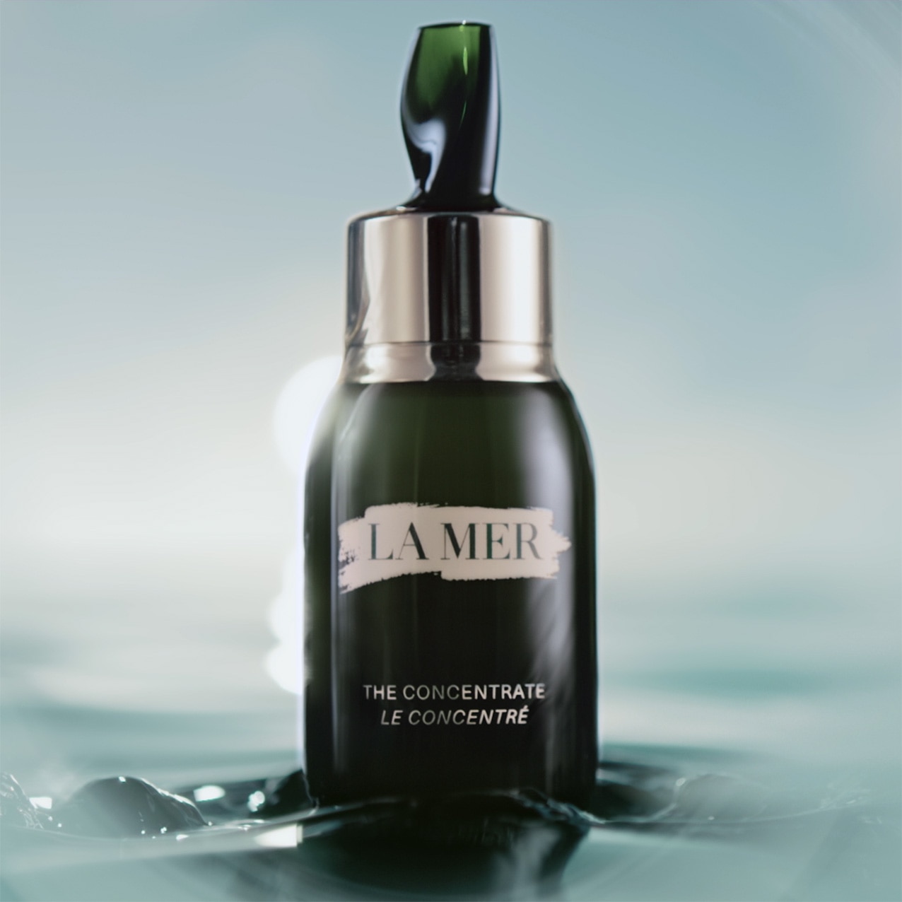 La Mer 濃萃雙重修復精華。